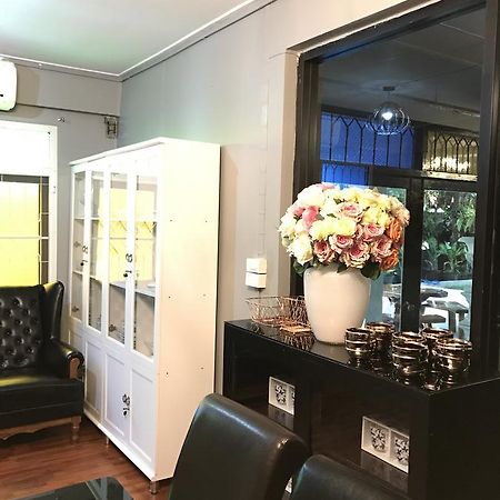 Add Home Hostel Vipavadee 42 Бангкок Екстер'єр фото