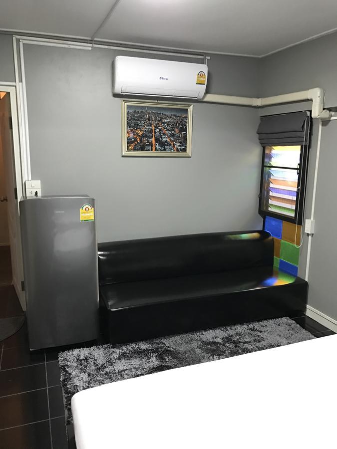 Add Home Hostel Vipavadee 42 Бангкок Екстер'єр фото
