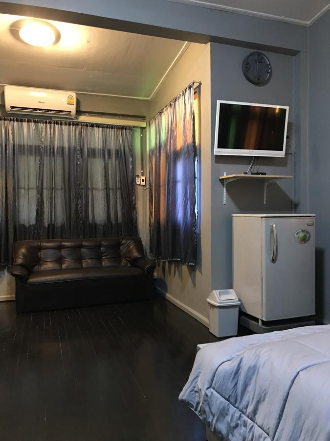 Add Home Hostel Vipavadee 42 Бангкок Екстер'єр фото
