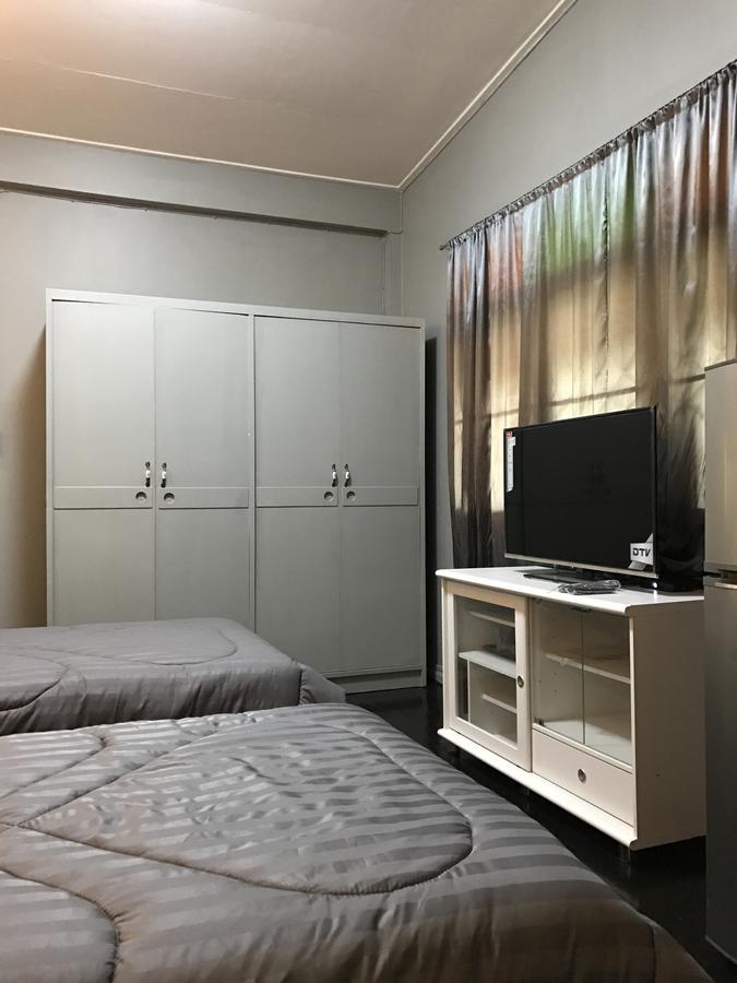 Add Home Hostel Vipavadee 42 Бангкок Екстер'єр фото