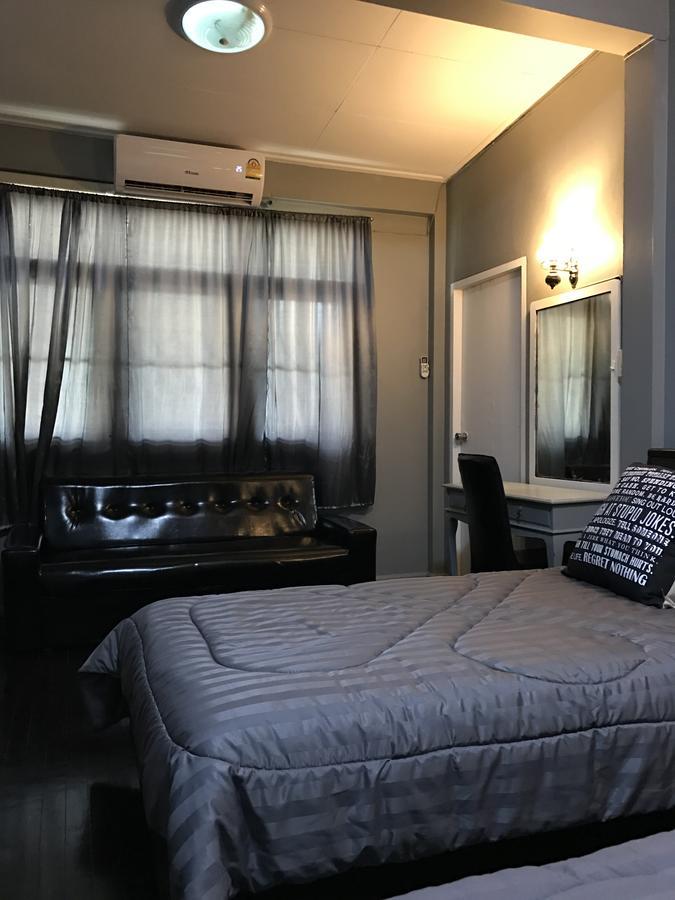 Add Home Hostel Vipavadee 42 Бангкок Екстер'єр фото