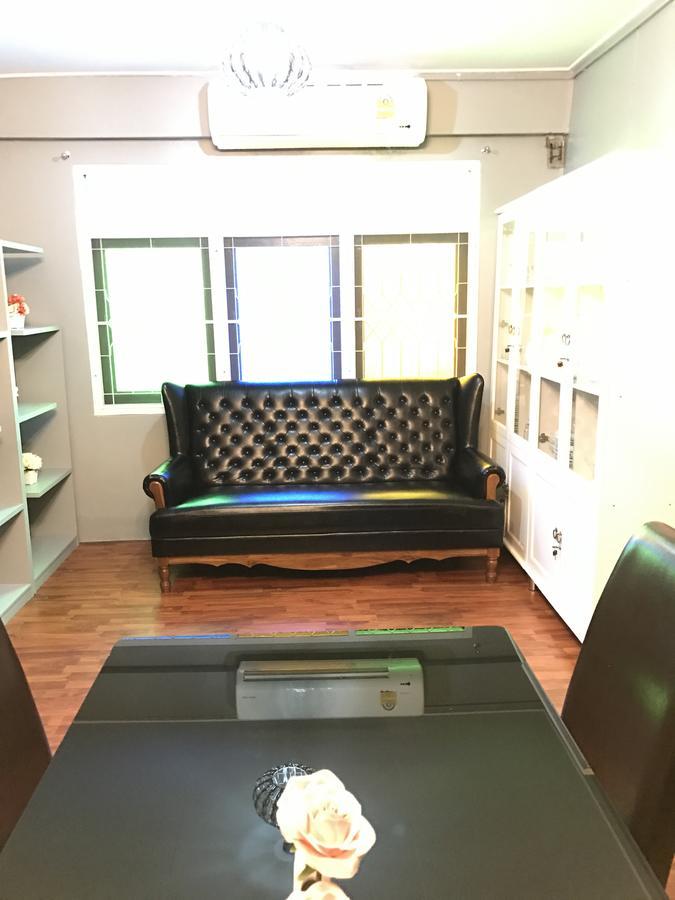 Add Home Hostel Vipavadee 42 Бангкок Екстер'єр фото