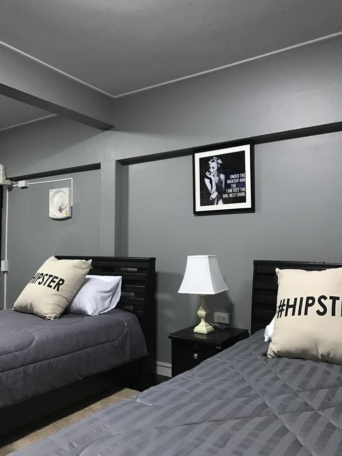 Add Home Hostel Vipavadee 42 Бангкок Екстер'єр фото