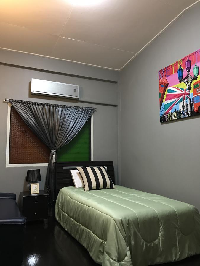Add Home Hostel Vipavadee 42 Бангкок Екстер'єр фото